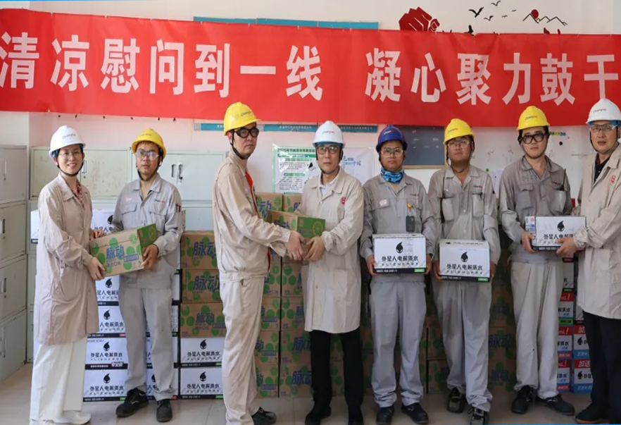 常藥廠董事長(zhǎng)衣學(xué)福一行慰問南通常佑一線員工